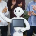 Японский робот, который умеет выражать эмоции :-)